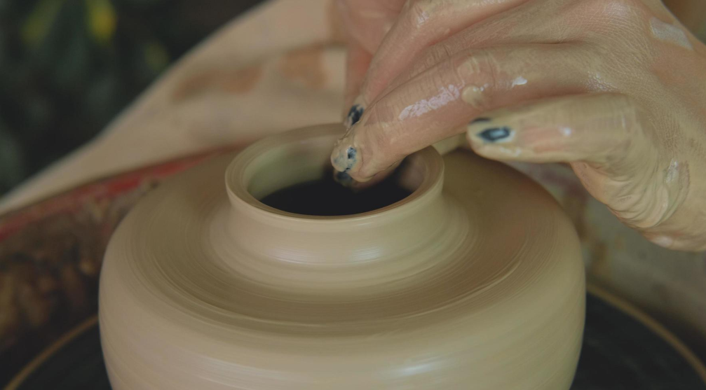 A unique hobby for women, Pottery